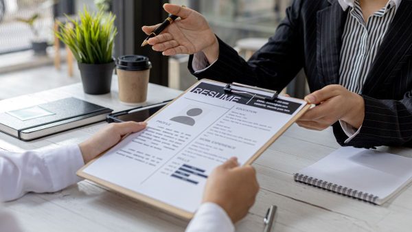 Navigating the Japanese Job Market: A Guide to Support Services for Foreigners